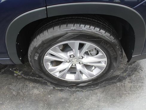 Used 2015 Toyota Highlander XLE image 14