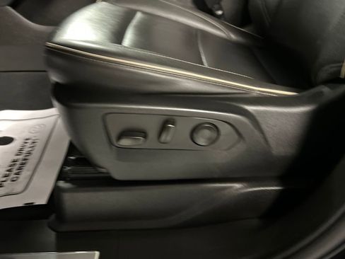 Used 2023 GMC Yukon SLT image 13