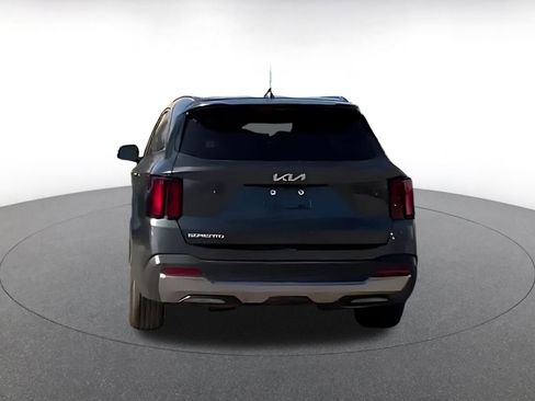 Used 2024 Kia Sorento S image 8