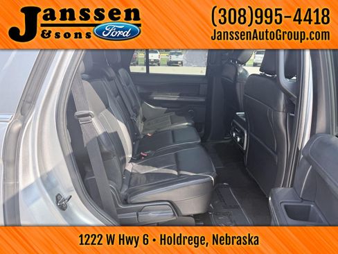 Used 2020 Ford Expedition XLT w/ Equipment Group 202A AWD/4WD image 16