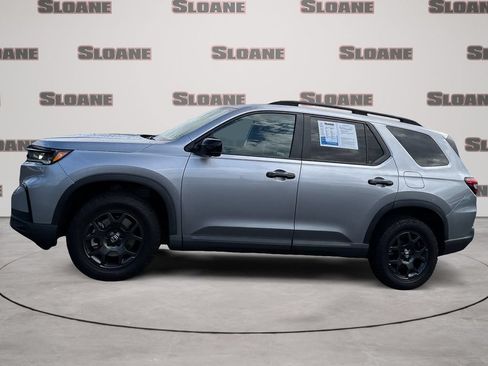 Used 2024 Honda Pilot TrailSport image 2