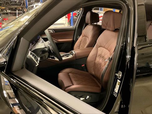 New 2026 BMW X6 xDrive40i w/ Climate Comfort Package image 9