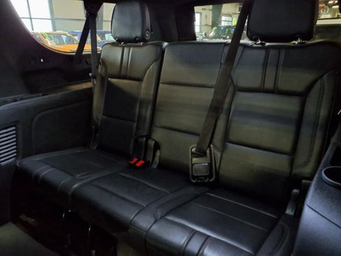 Used 2022 Chevrolet Suburban RST w/ Sport Performance Package image 16