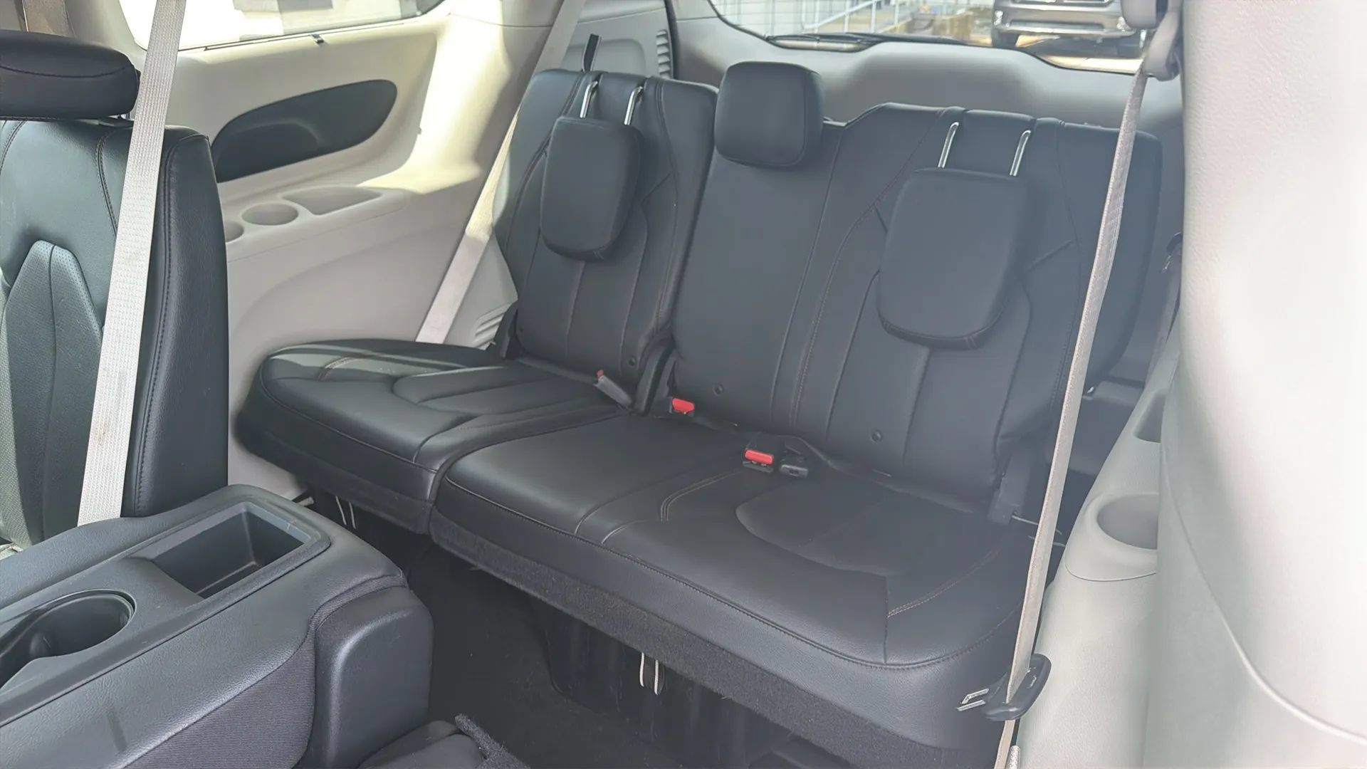 Used 2020 Chrysler Pacifica Touring-L FWD image 21