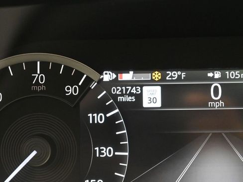 Used 2023 Land Rover Range Rover Evoque SE image 13