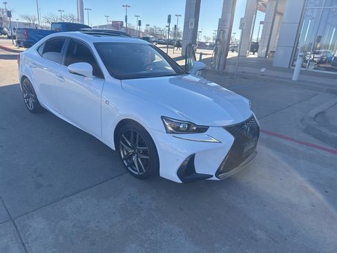 Used 2019 Lexus IS 300 image 4