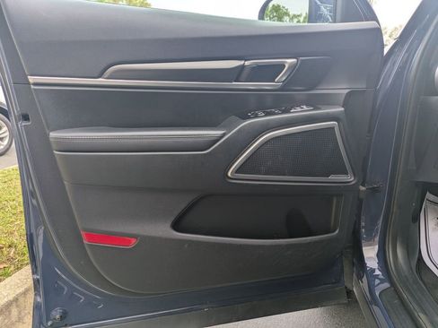 Used 2025 Kia Telluride S FWD image 11