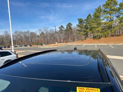 Used 2023 Volvo XC40 Recharge Plus image 4