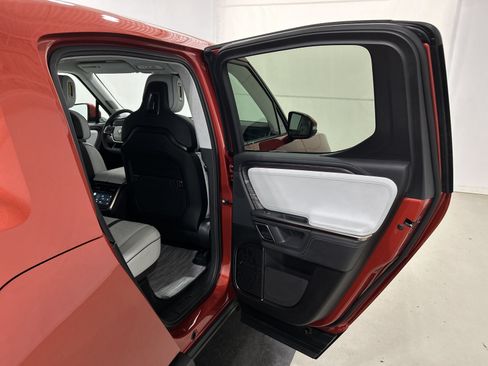 Used 2023 Rivian R1T Adventure Dual AWD/4WD image 19