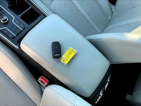 Used 2023 Kia Sorento S w/ Panoramic Sunroof Package FWD image 34
