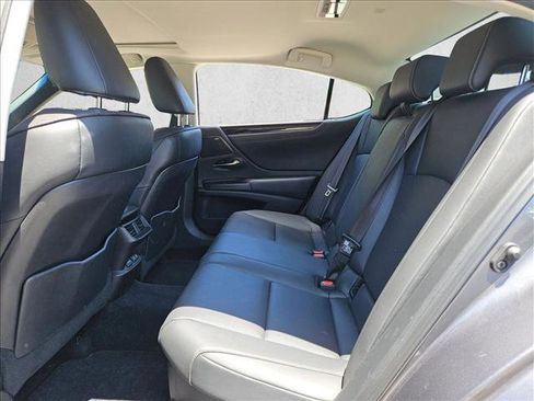 Used 2020 Lexus ES 300h w/ Premium Package FWD image 17