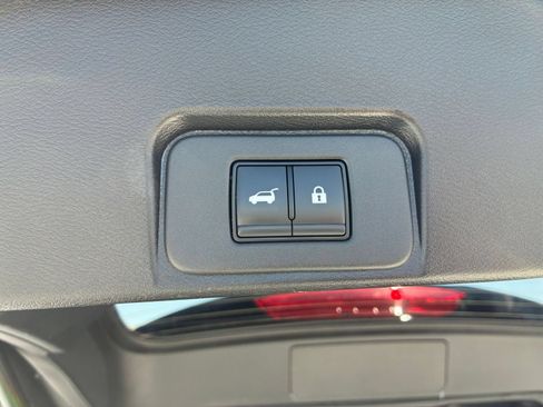 Used 2025 Nissan Rogue SV FWD image 23
