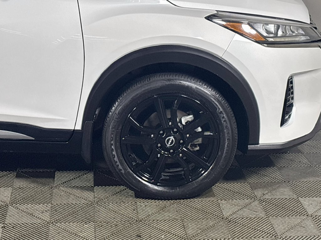 Used 2024 Nissan Kicks SR w/ SR Premium Package FWD image 22
