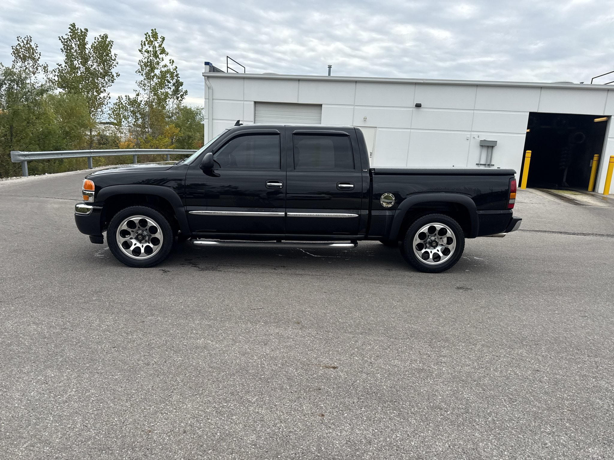Used 2007 GMC Sierra 1500 SLE AWD/4WD image 3