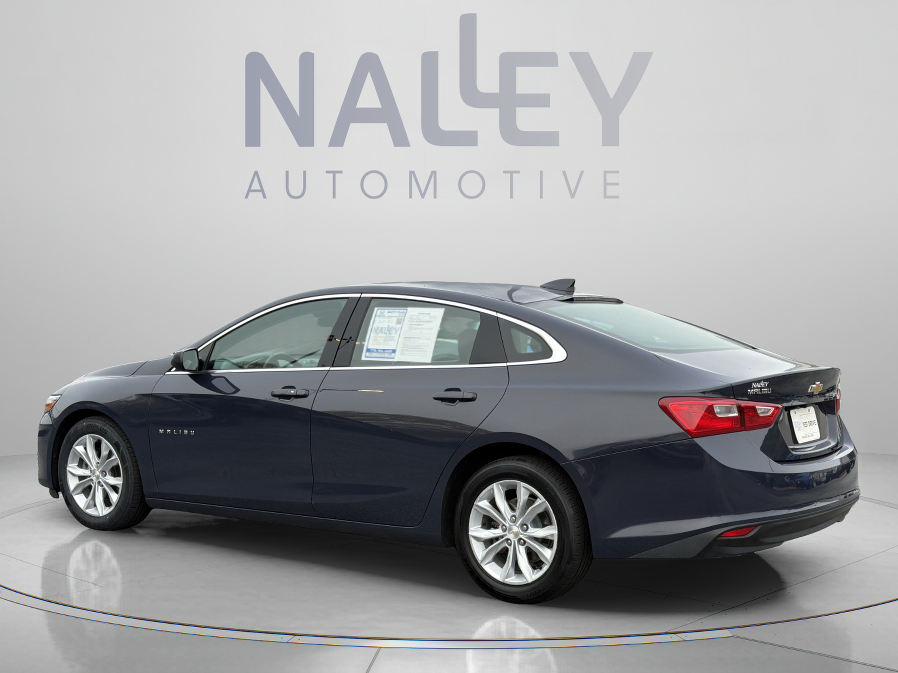 Used 2025 Chevrolet Malibu LT FWD image 3