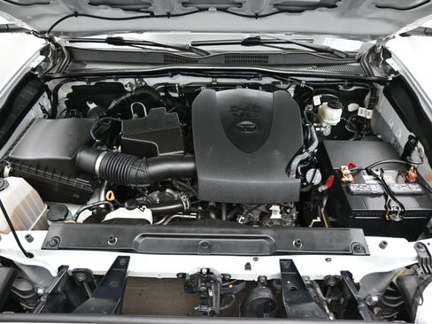 Used 2022 Toyota Tacoma TRD Sport image 7