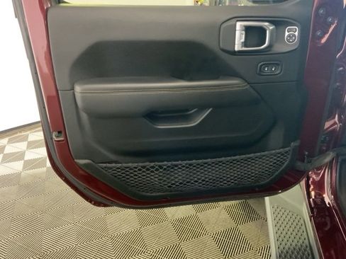 Used 2021 Jeep Gladiator Overland image 17