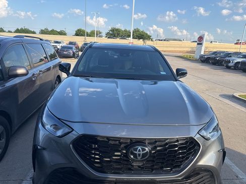 Used 2026 Toyota Highlander XSE AWD/4WD image 3