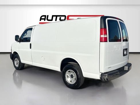 Used 2024 Chevrolet Express 3500 w/ Driver Convenience Package RWD image 5