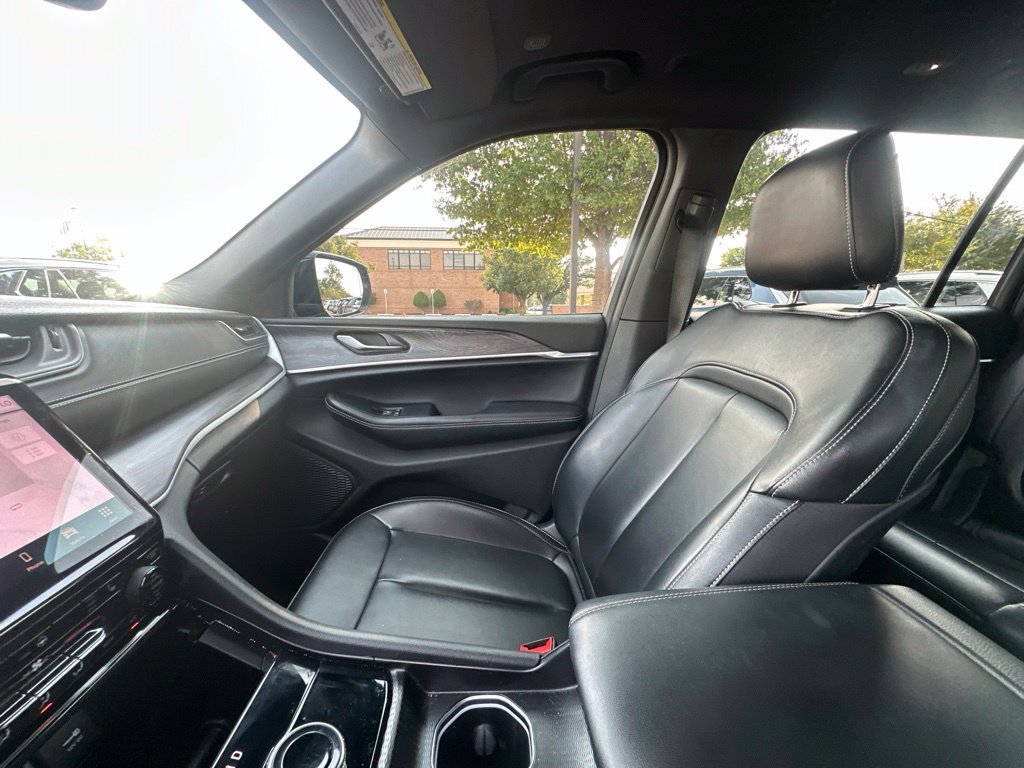 Used 2024 Jeep Grand Cherokee L Limited RWD image 21