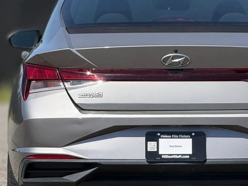 Used 2021 Hyundai Elantra SEL FWD image 13