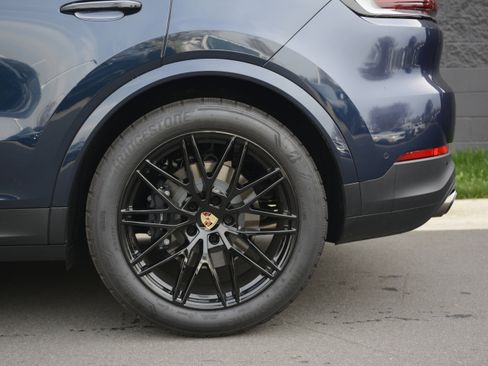Certified 2025 Porsche Cayenne Coupe image 38