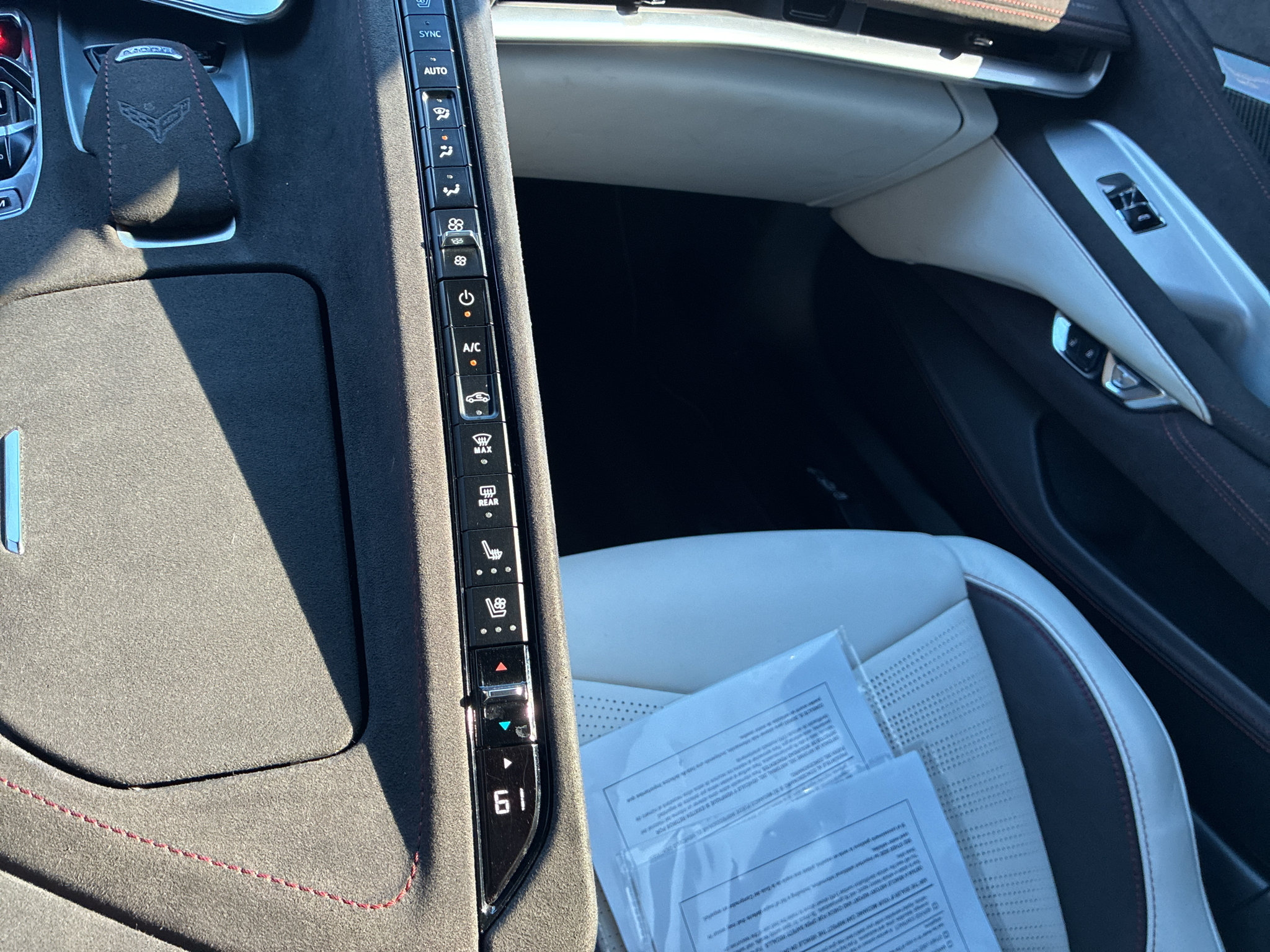 Used 2023 Chevrolet Corvette Stingray Premium Cpe w/ Z51 Performance Package RWD image 42