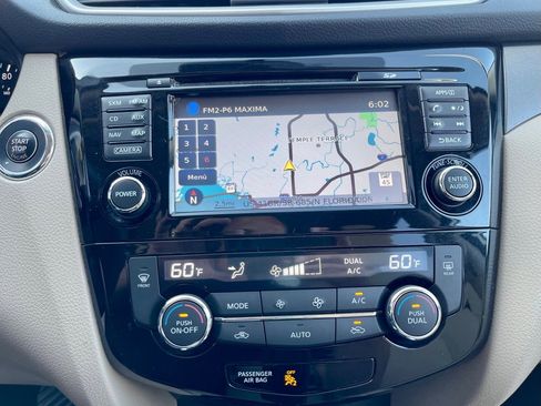 Used 2016 Nissan Rogue SV w/ SV Premium Package image 13