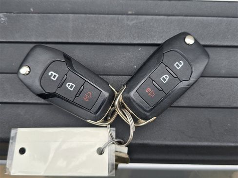 Used 2015 Ford F150 XLT image 16