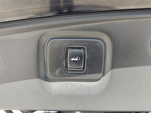 Used 2019 Nissan Pathfinder SL w/ Cargo Package image 12