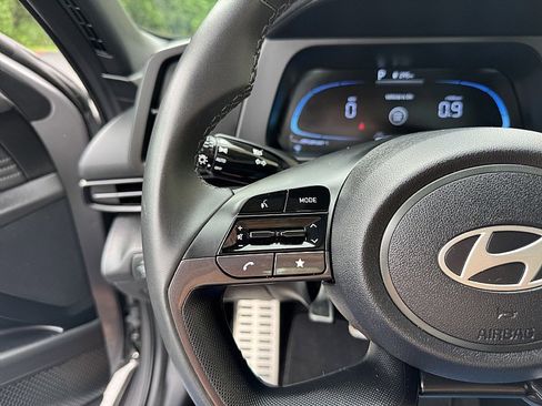 Used 2025 Hyundai Elantra Sport image 19