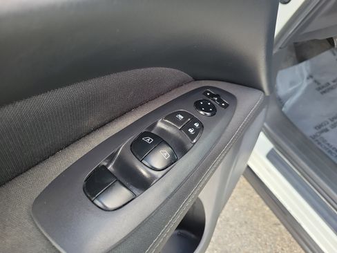 Used 2017 Nissan Pathfinder SV image 23