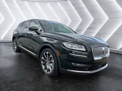 Used 2022 Lincoln Nautilus Reserve AWD/4WD image 4