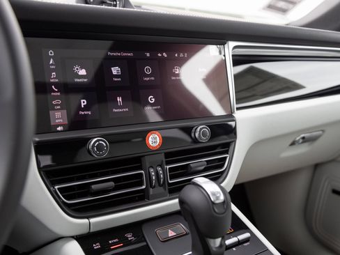 New 2025 Porsche Macan image 26