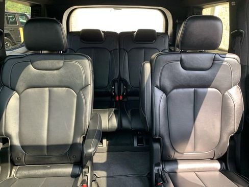 Used 2022 Jeep Grand Cherokee L Overland w/ Luxury Tech Group IV image 38