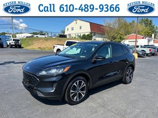 Used 2022 Ford Escape SE w/ SE Sport Appearance Package image 1