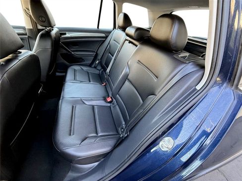 Used 2017 Volkswagen Golf Alltrack S image 13