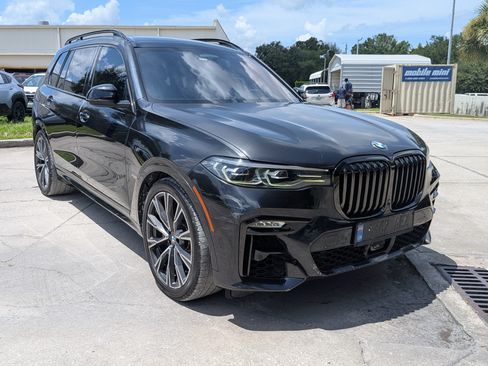 Used 2021 BMW X7 xDrive40i w/ M Sport Package AWD/4WD image 2
