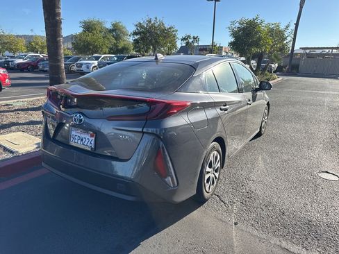 Used 2020 Toyota Prius Prime XLE image 3