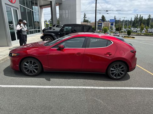 Used 2019 MAZDA MAZDA3 Hatchback w/ Preferred Package FWD image 6