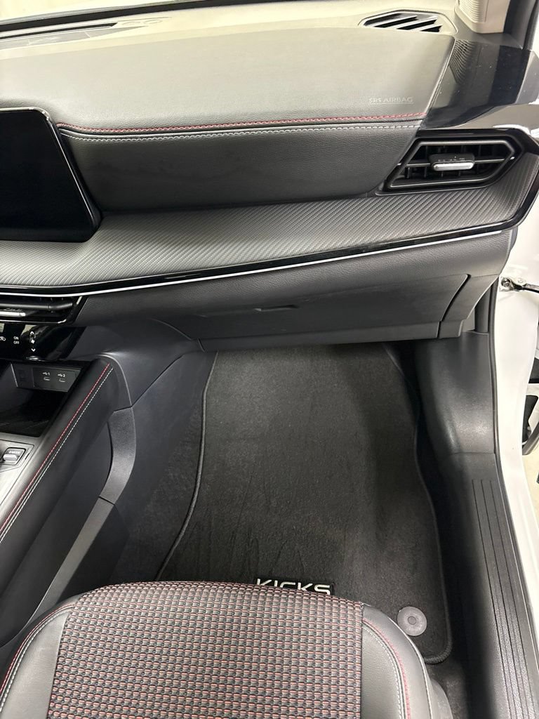 Used 2025 Nissan Kicks SR FWD image 24