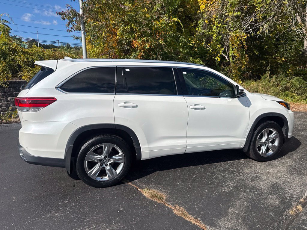 Certified 2019 Toyota Highlander Limited AWD/4WD image 10
