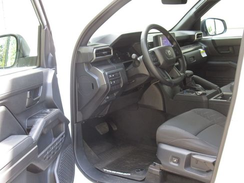 Certified 2025 Toyota Tacoma SR5 AWD/4WD image 13