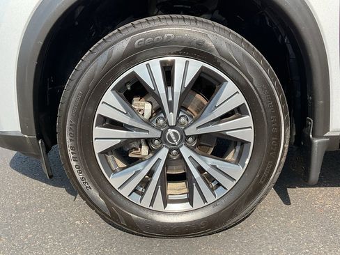 Used 2022 Nissan Rogue SV image 9