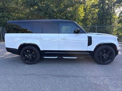 Used 2024 Land Rover Defender 130 X-Dynamic SE AWD/4WD image 7