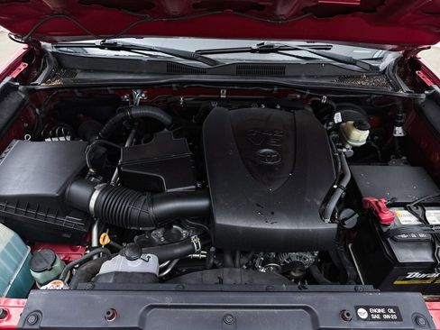 Used 2017 Toyota Tacoma TRD Sport image 3