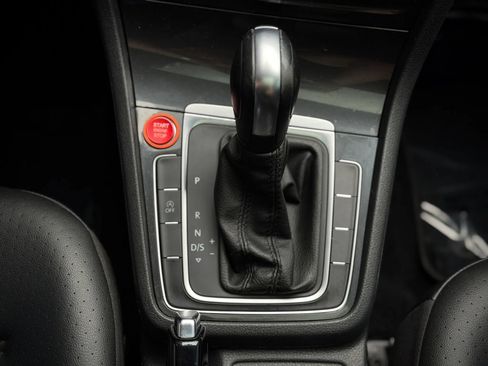Used 2021 Volkswagen Golf 4-Door FWD image 16