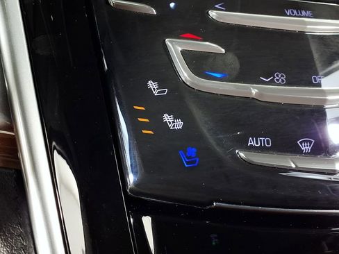 Used 2020 Cadillac Escalade Luxury RWD image 16