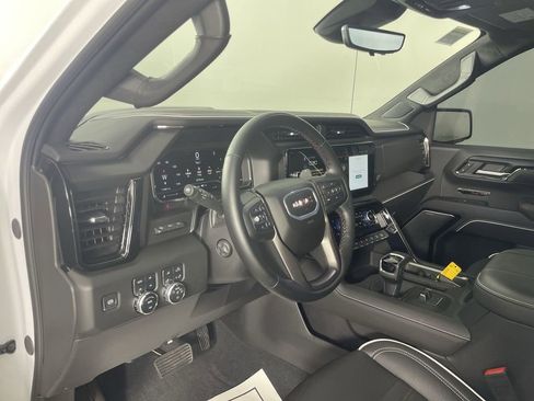 Used 2025 GMC Sierra 1500 AT4X image 10