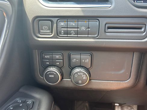 Used 2023 Chevrolet Tahoe Premier image 15